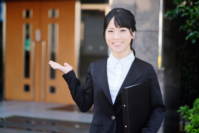 不動産会社社員