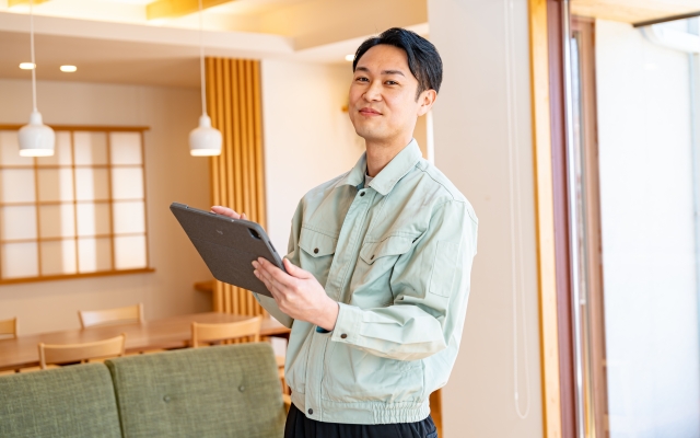 家をチェックする人
